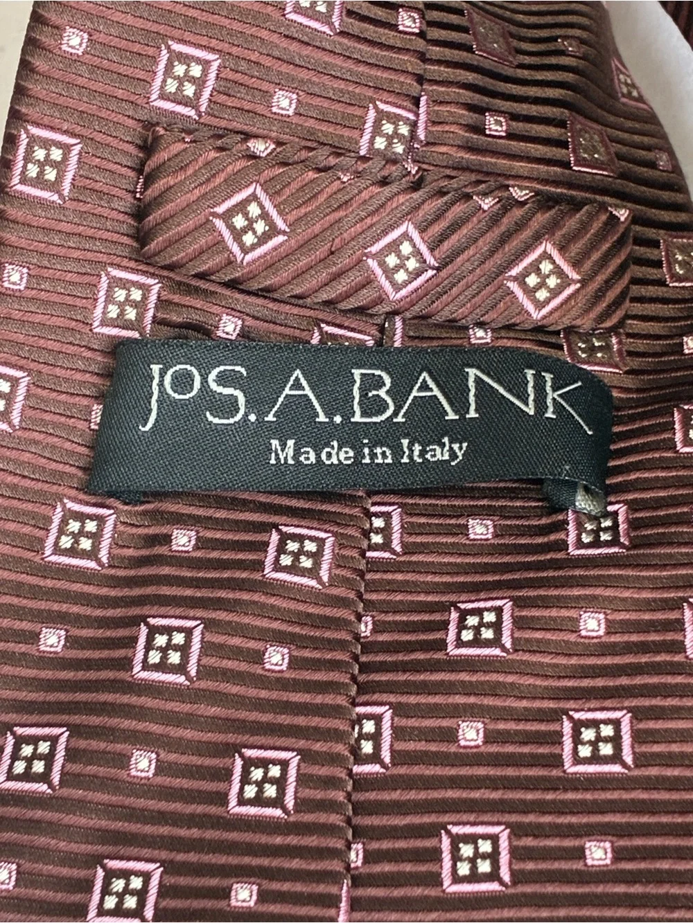 Jos. A. Bank Silk Geometric Medallion Necktie Burgundy Pink Made in Italy Mens